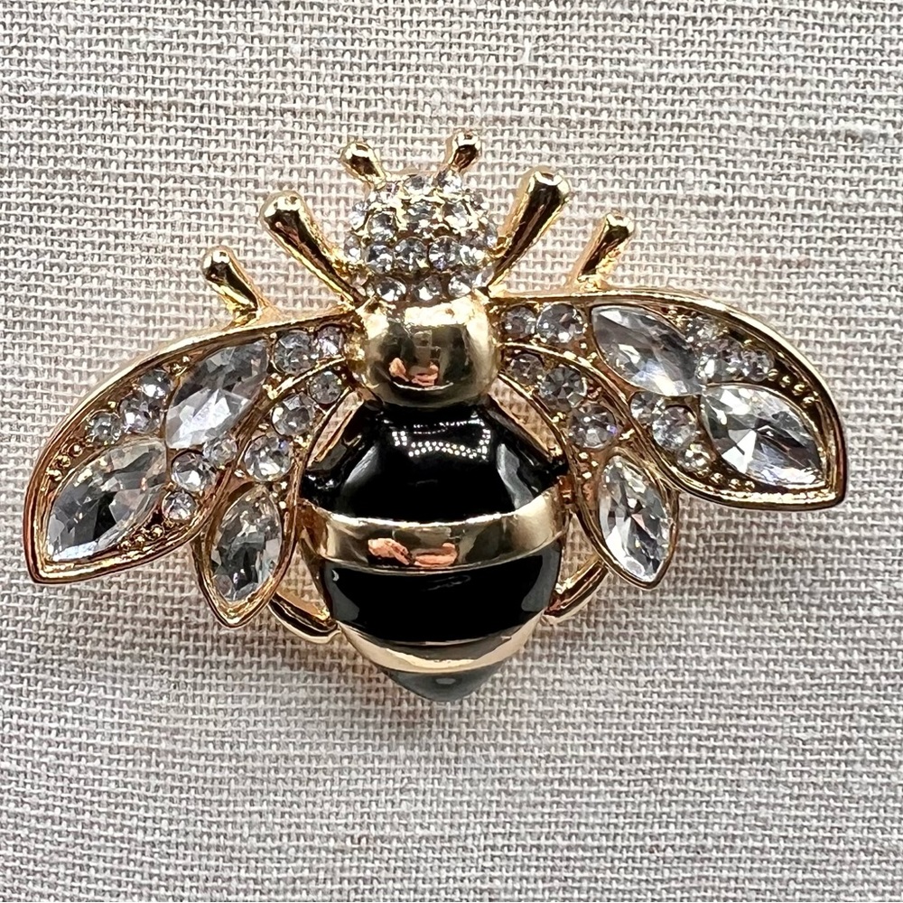 𝔾𝕆𝕃𝔻 𝕋𝕆ℕ𝔼 Bee Pin with Rhinestones - Picture 4 of 4